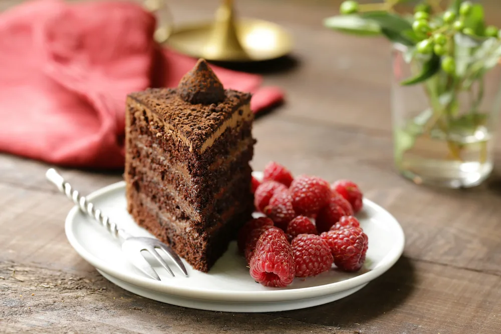 Tort delicios cu cremă de ciocolată