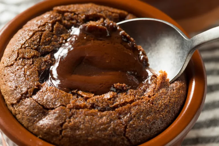 Lava cake cu mascarpone și fructe